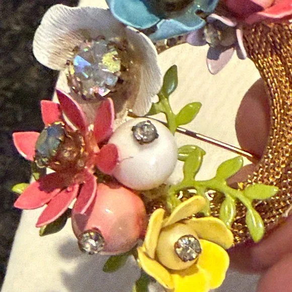Vintage Enamel & AB Rhinestone Floral Wreath Brooch with Link/Blue/Yellow Gold - Picture 6 of 7